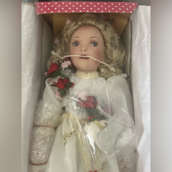 Paradise Galleries Treasury Collection Angel Of Love Patricia Rose 14" Porcelain - Picture 3 of 5